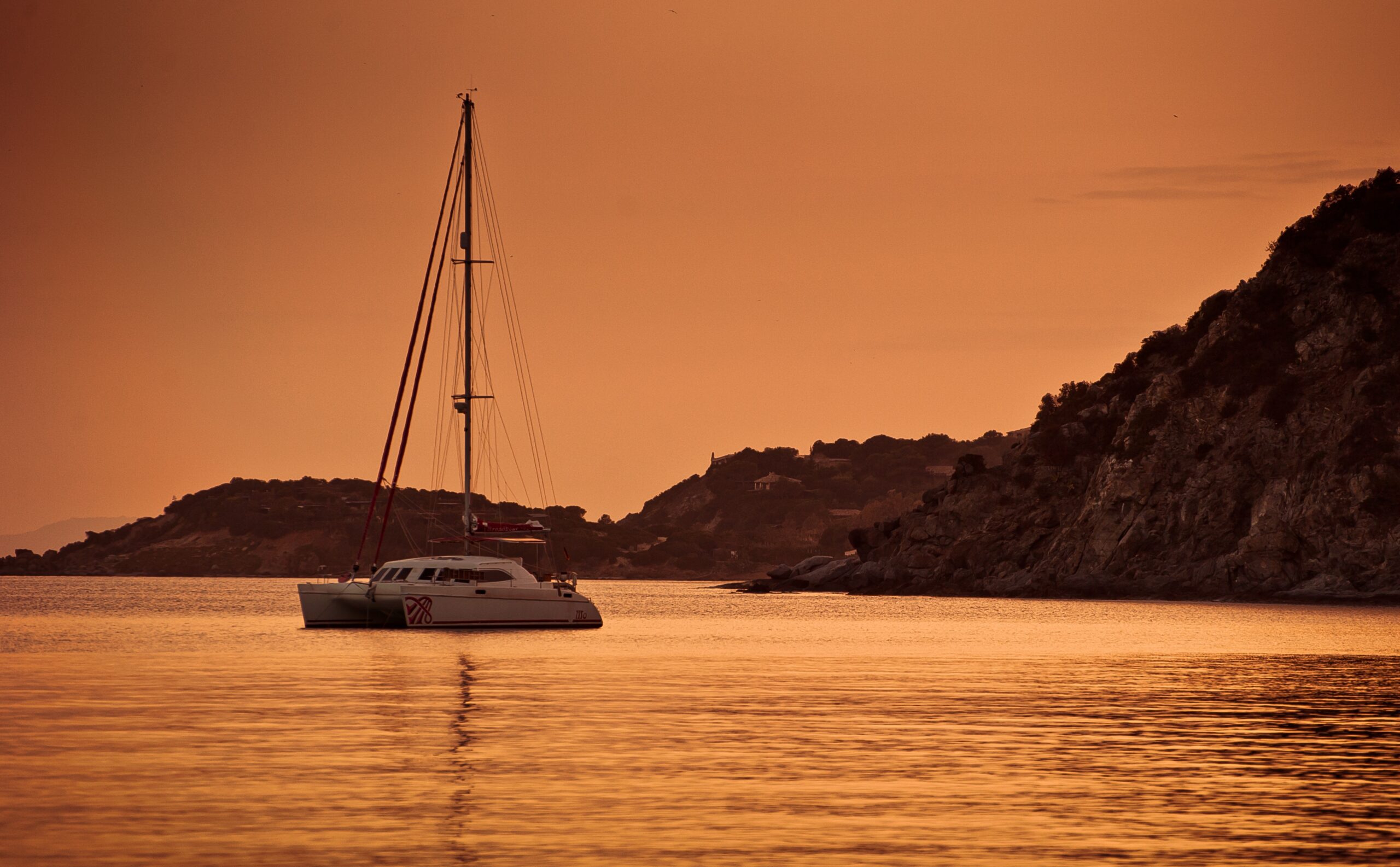 balade en catamaran couché du soleil